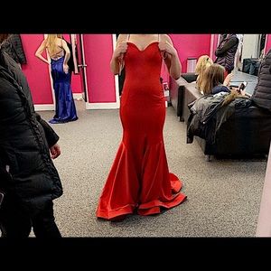 Prom dress never worn or altered